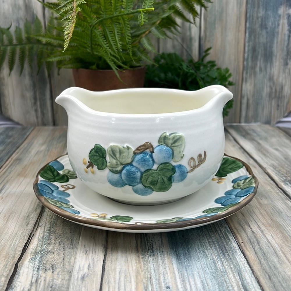 ⭐️Metlox Poppy Trail Sculptured grapes gravy boat and attached under plate